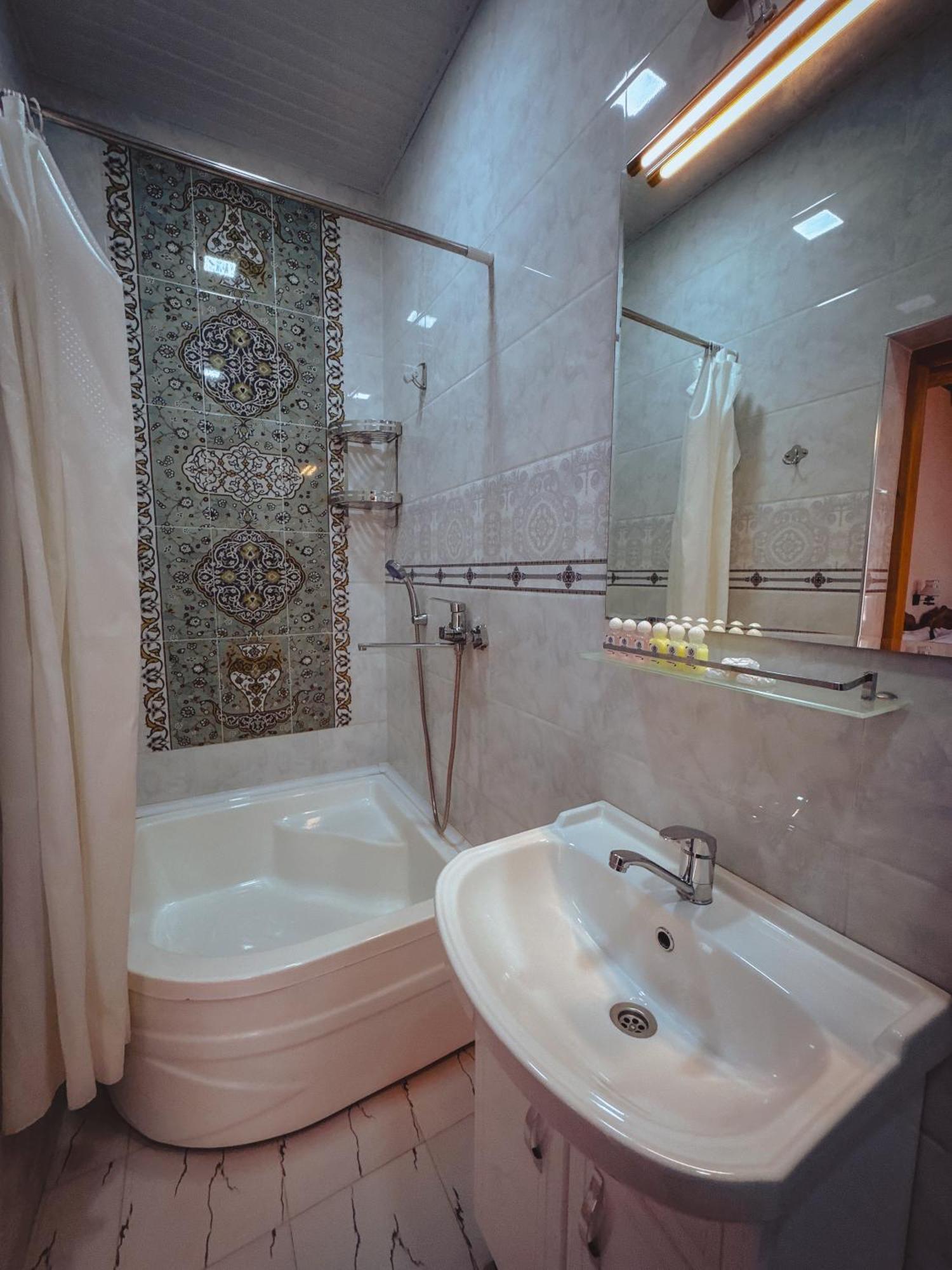 Old Gate Family Guest House Бухара Екстериор снимка