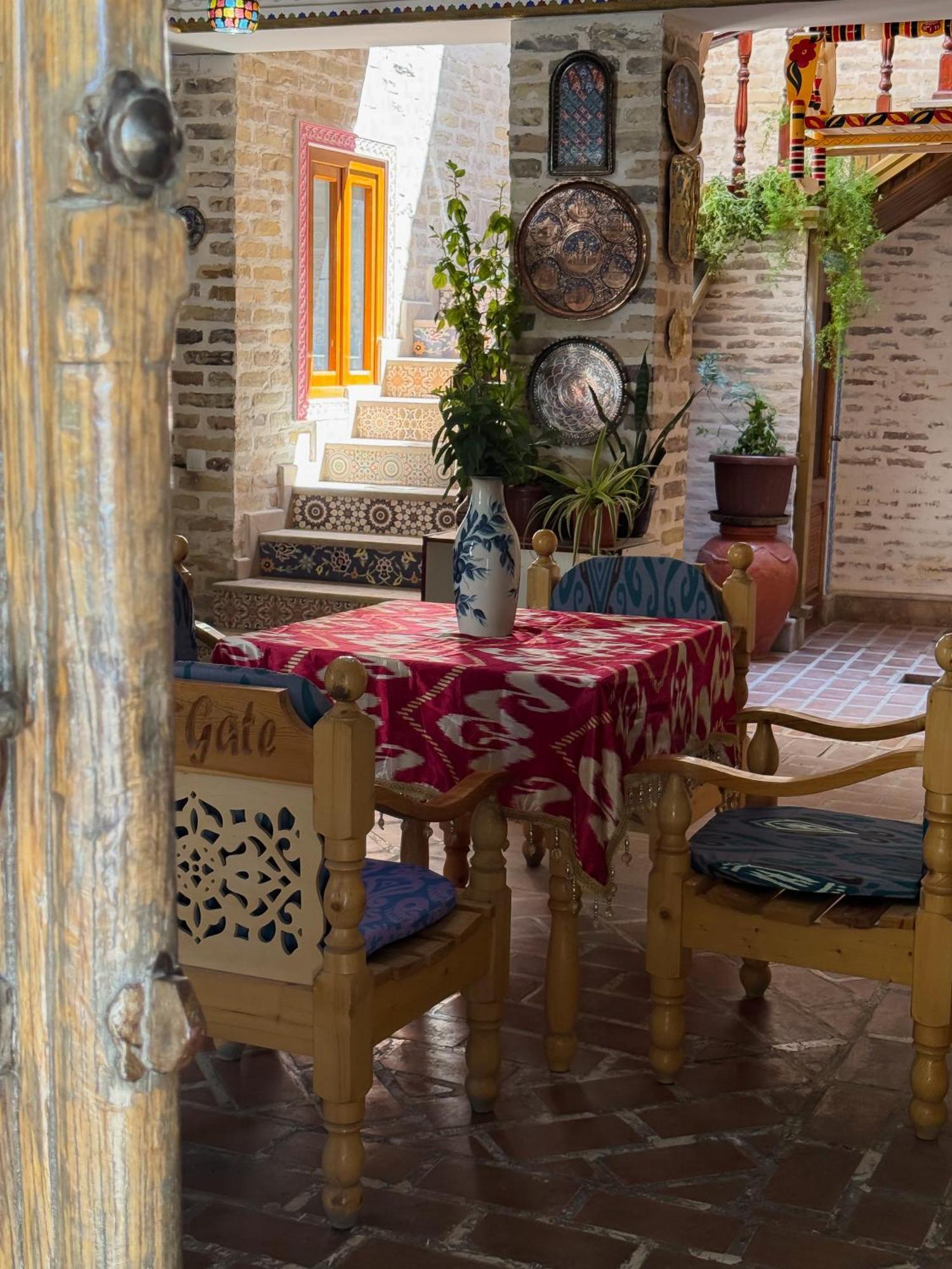 Old Gate Family Guest House Бухара Екстериор снимка